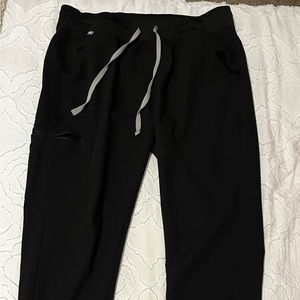 Figs Set❤️ Zamora Jogger Black size Large + rafaela Top Size Small!